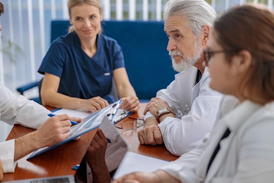 hospice_professional_team_meeting