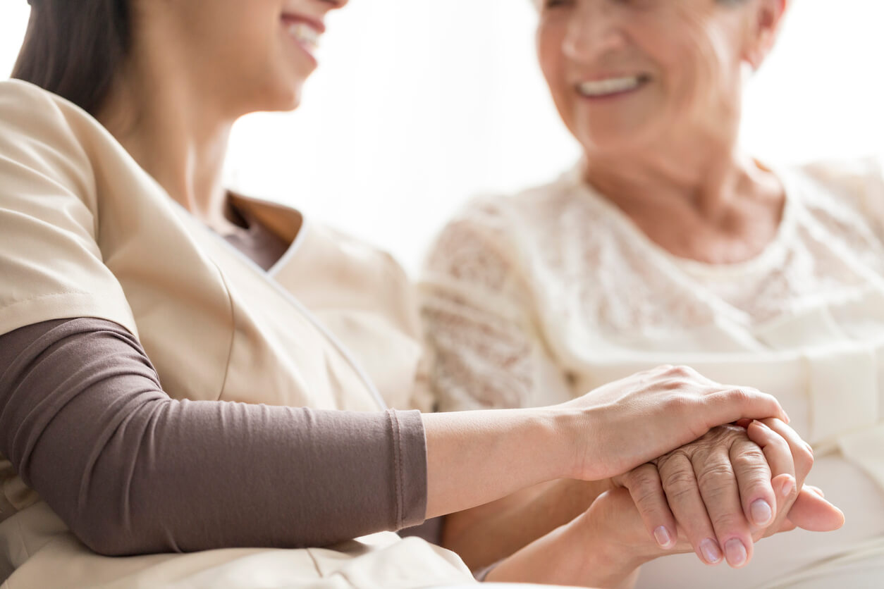 hospice-nurse-with-patient