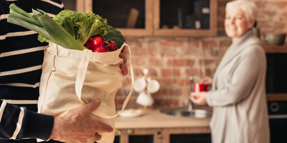 Senior Shopping Hours & Shopping Tips