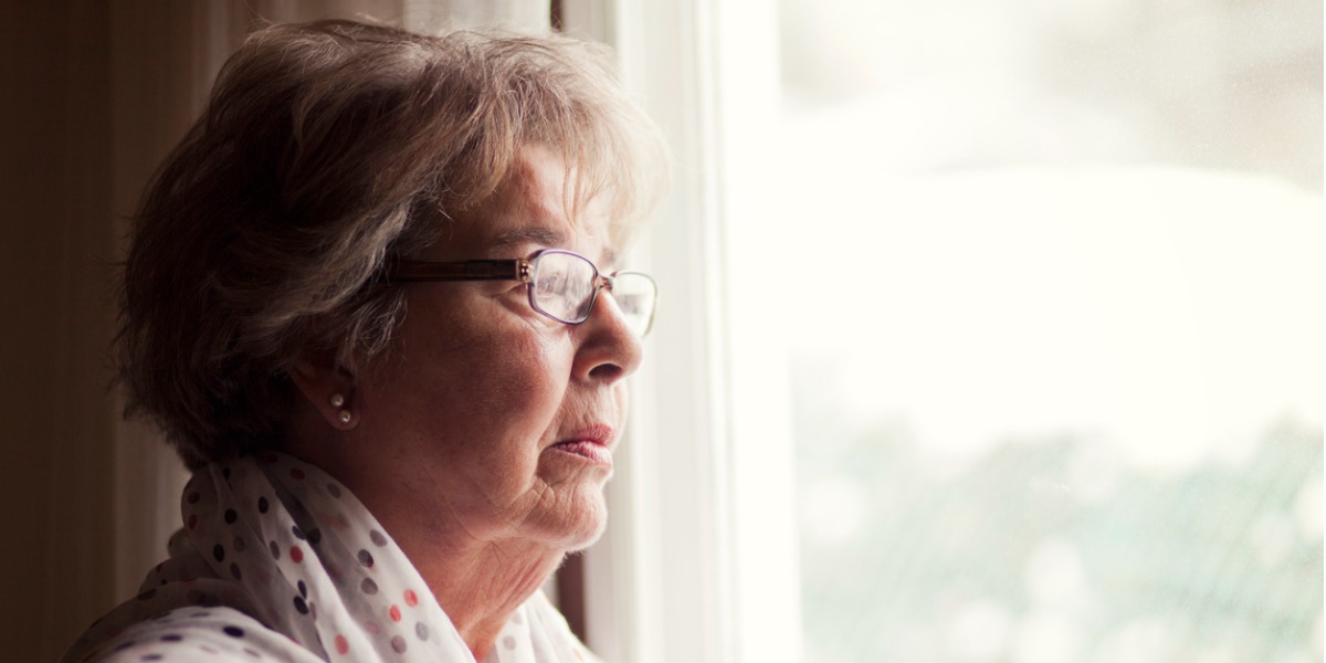 Should a Senior with Alzheimer’s Live Alone